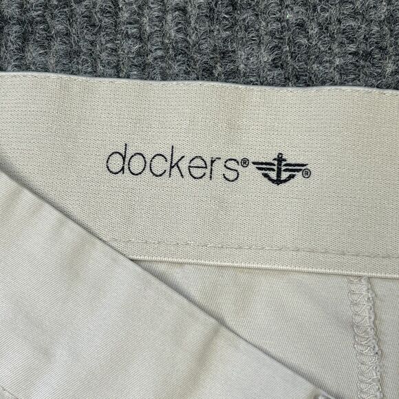 DOCKERS Khaki Pants Womens 16 Medium Beige Tan Casual Work Dressy College School - Picture 3 of 16